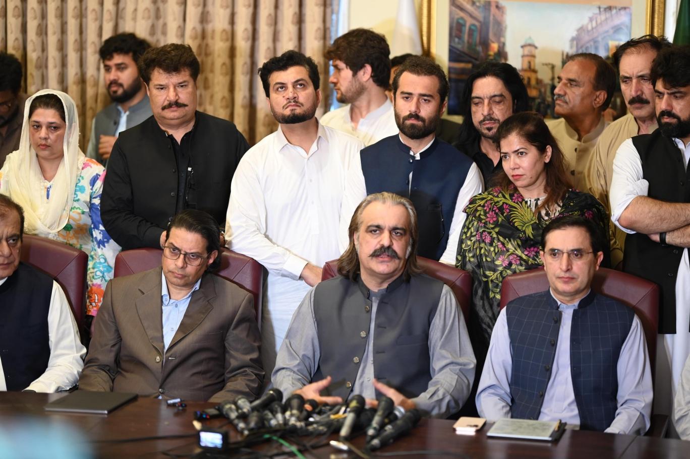 پاکستان تحریک انصاف  کےاہم رہنماء نے پارٹی چھوڑ دی – Daily Ausaf