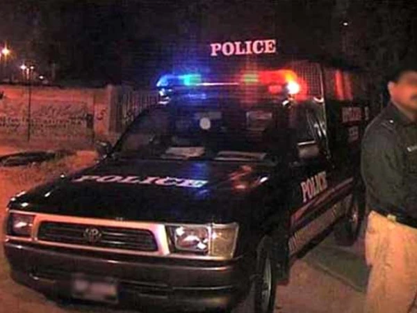 کراچی، قائدآباد میں پولیس مقابلہ، 2 ڈاکو زخمی حالت میں گرفتار | Express News