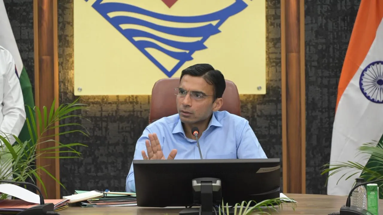 देहरादून में डेंगू को लेकर हाई अलर्ट: लापरवाही पर कटेगा भारी चालान, स्कूलों के लिए बदले नियम – Doon Horizon