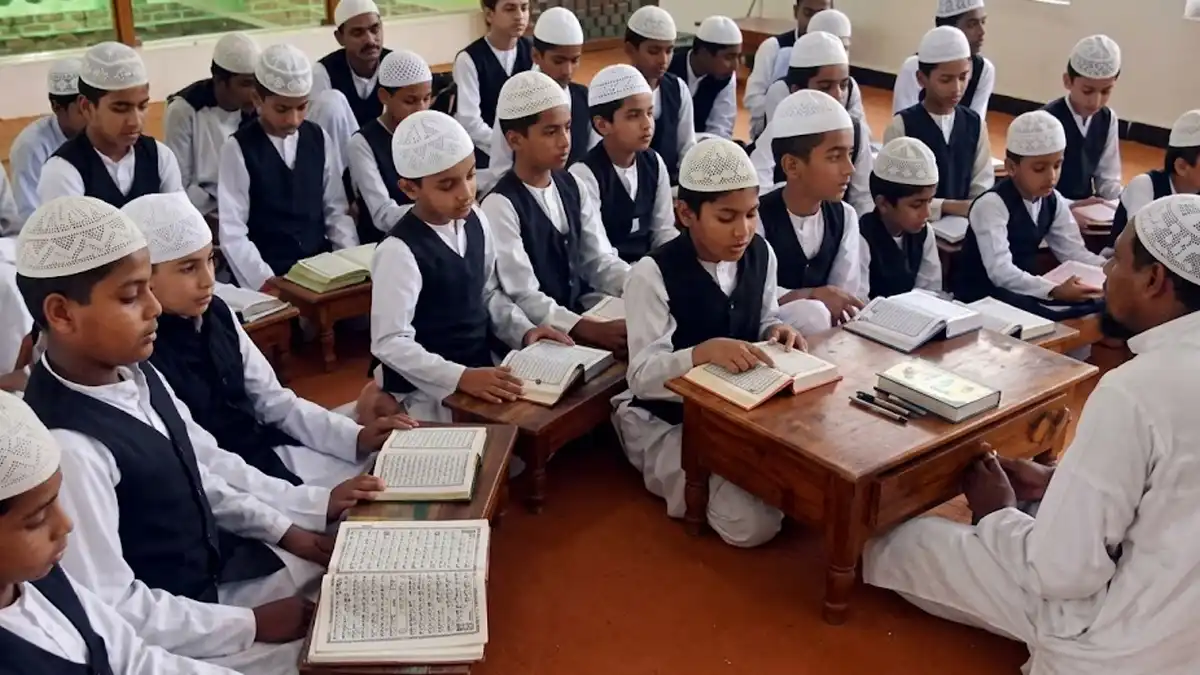 धामी सरकार का बड़ा फैसला, अब उत्तराखंड के मदरसों में पढ़ाई जाएगी देवभूमि की संस्कृति और इतिहास – Doon Horizon