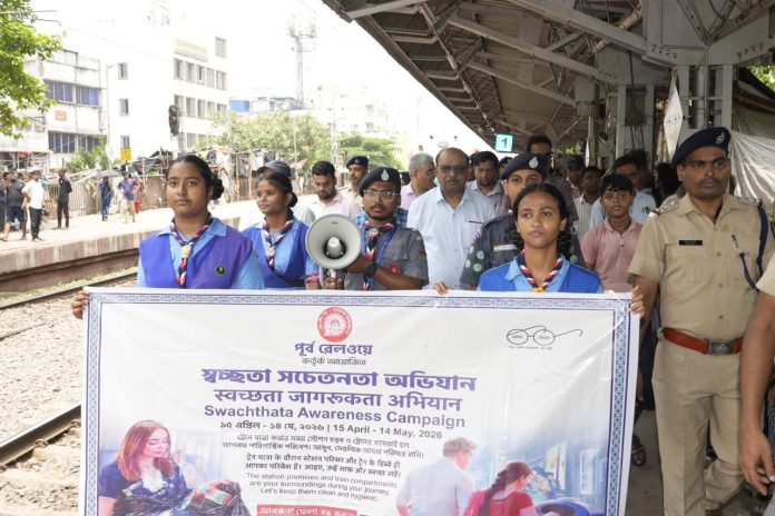 পরিচ্ছন্নতার লক্ষ্যে সময়ের সাথে পাল্লা : দ্রুতগতিতে ৩০ মিনিটের গ্যারান্টি পূরণ করল পূর্ব রেল